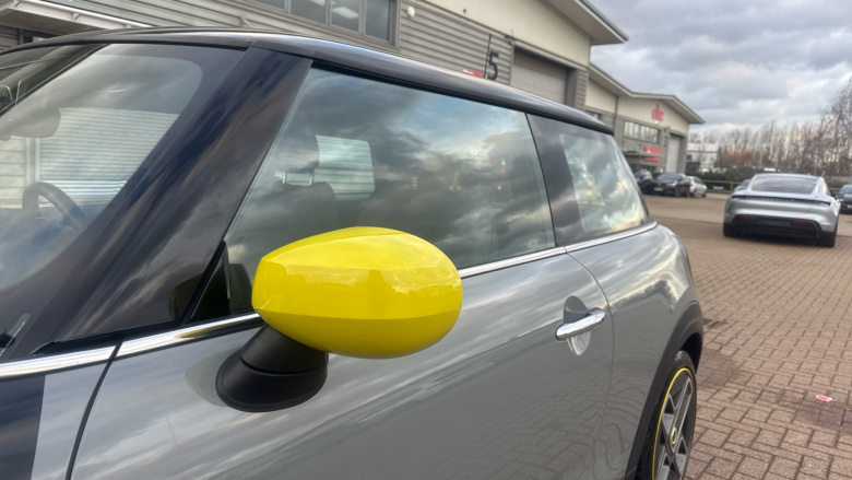 MINI Hatchback 135kW Cooper S Level 2 33kWh 3dr Auto Electric Hatchback